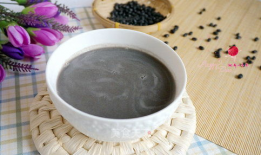 黑豆黑芝麻豆浆,营养滋补的养生佳饮